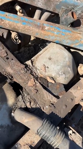 Starting abandoned trucks with a Ford 351 V8 #junkyardcarfinds #ford #sbf #willitrun #obs #fblifestyle #greenscreen #mechaniclife #reels #reels2025 #ford #chevy #dieseltrucks #dieselpower | JuryriggedAuto