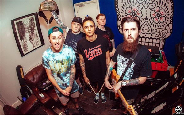 英国流行朋克乐队 Neck Deep 现场合集