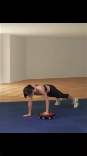 Shoulder rotation and shoulder circumduction in plank #freeformboard #core #pilates #core #abs #fyp