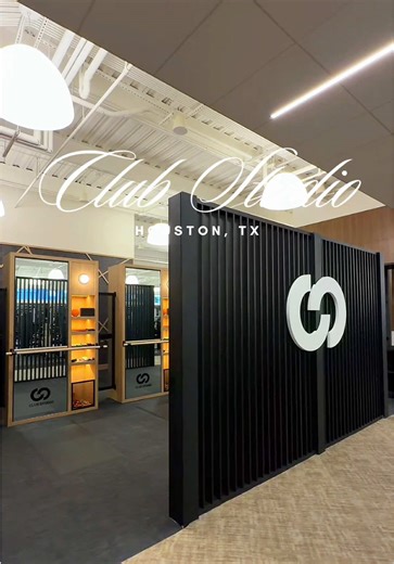 find me in the club 🖤💪 Houston, we’ve got a new gym in the chat 👀 Club Studio is officially open off Elgin St and it’s giving luxury x performance ✨ This isn’t your typical gym — think boutique studios like Pilates, cycling, boxing, HIIT & very first HYROX training facility INCLUDED with all standard membership 🔥 🏋️‍♀️ Free weights ⚡ Cardio strength zones 🧘‍♀️ Functional training 🤝 Personal training ❄️ Cryotherapy 🌿 Recovery room 🔥 Sauna 🧖‍♀️ Towel service locker rooms 📍 Elgin St, Hou