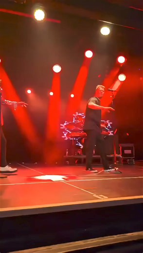 🥰 Spreading the love at Butlins Minehead. 'love me for a reason' 🎤🎤 #BoyzLife #keithduffy #brianmcfadden #butlinsminehead #lovemeforareason | Boyzlife