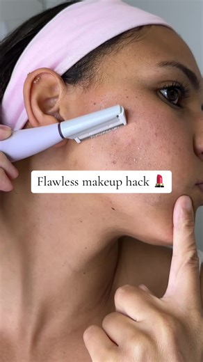 Flawless #makeuphack | dermaplaning helps to remove peach fuzz, dead skin and buildup allowing for a smoother makeup application. #dermaplane #dryskin #makeuptransformation