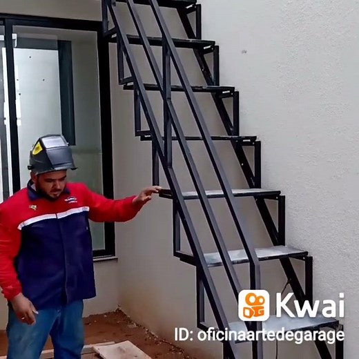 escada dobrável de parede