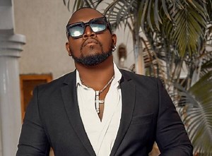 Peewii : nouvelle sortie du rappeur togolais dans un nouveau style, les fans éblouis (vidéo) - L-FRII