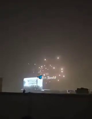 📍🇸🇦عـــاجــــل :عناقيد انشطاري تناثرت على المنطقة الصناعية في الجبيل شرقي المملكة العربية السعودية..حرب الطاقة #IranWar