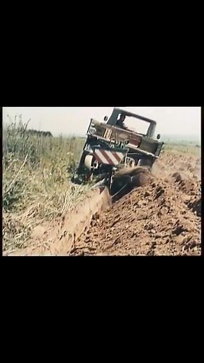 💚💚 Unimog U 406 im Forsteinsatz: Unimog U 406 - Die vielseitige Zug- und Arbeitsmaschine Teil 17 Wir werfen mal wieder einen Blick in die Archive. ‚Unimog U 406 - Die vielseitige Zug- und Arbeitsmaschine‘ heißt dieser Daimler-Benz Werbefilm, der einmal mehr zeigt wie unerschöpflich die Möglichkeiten des Unimog U 406 sind. Den ganzen Film gibt es hier: youtu.be/yGpV3uGdhOo Quelle: Mercedes-Benz Archiv M@RS #U406 #mercedesbenz #unimog #unimogmuseum #unimogclubgaggenau #truck #offroad #tiktok #re