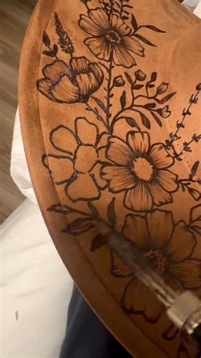 Sitting in my hotel room making a last minute hat before the workshops this weekend! | Burlap and Barnwood