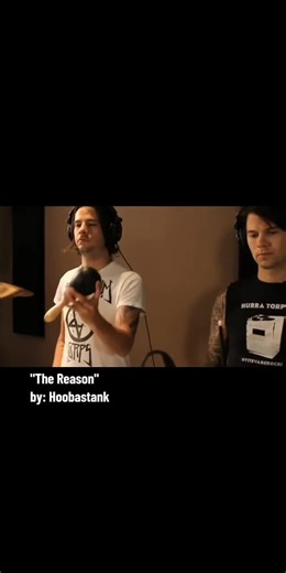 Hoobastank Performs