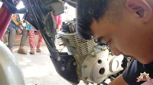 27K views · 1.3K reactions | May puting usok na sa tambutso ng motor #motorcycle #repair #tutorial #mechanic #diy #fyp #trending #foryou #foryoupage #motovlog #doityourself #motor #tuneup #motorcyclelife #justdoit | Motorcycle Basic Mechanic | Facebook