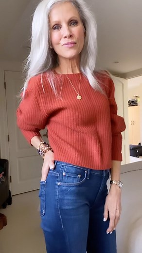 “It’s falling leaves and cozy sweater weather” 🍂Universal🍂 Happy Tuesday, how are you feeling? I am feeling stronger today, and I hope you are too, so I am gonna get up and get dressed because i feel stronger this way. Thank you for all of all your kind words and support, you mean more than you know. The world feels dark right now but I believe goodness will prevail, and with strong faith we can’t fail🙏 Get ready with me for a day of errands and some work, starting with tweaking my hair using