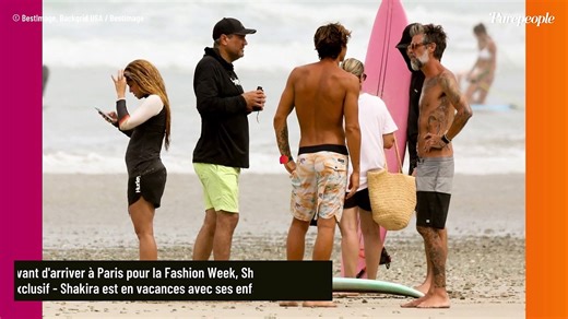 PHOTOS Shakira entourée de surfeurs très musclés pour une journée à la plage dans un lieu paradisiaque