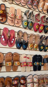Multicolor huaraches disponibles en Rodeo Durango 🫶 #huarachesmexicanos #rodeodurango #leathersandals | Corridos & Bandas