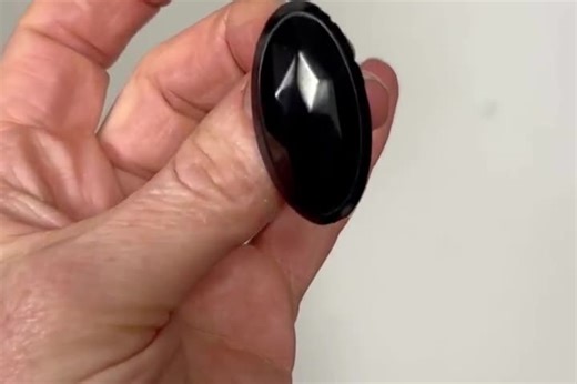 Victorian Whitby jet brooch, facet cut