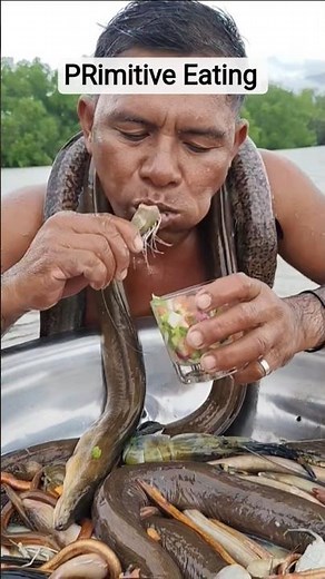 Eating FRESH River Prawns Raw in the River! 🦐