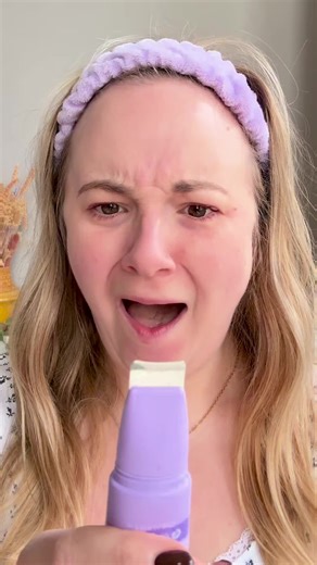 Pore junk? Consider it degunked. How to use the NEW POREfessional Degunker: ✨ Apply the pore softening formula on targeted areas ✨ Wait 15-30 mins, then rinse ✨ Glide the built-in extractor to remove all pore junk! #benefituk #porefessional #degunker #skinroutine #extractions