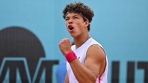 Behind-The-Back Ben Shelton Strikes Again With Madrid Hot Shot | ATP Tour | Tennis