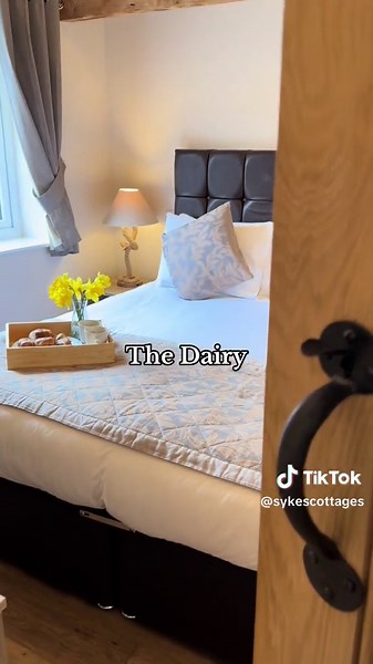 Three of the best romantic weekend getaways for couples in the UK! Where do you want to stay? #sykescottages #ukstaycation #uktravel #romanticgetaway