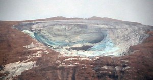 Chunk of alpine glacier detaches in Italy, killing at least 6 hikers, injuring 9