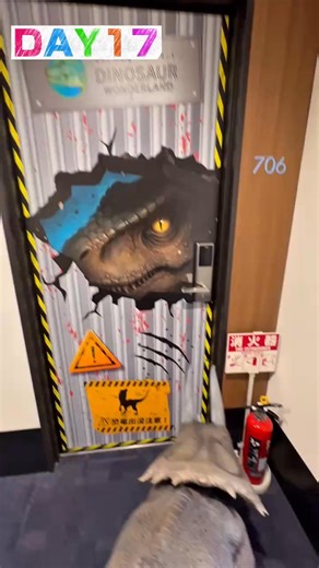 変なホテル on Instagram: ". 変なホテル大阪 なんば せかいの恐竜・ワンダーランドとコラボ！ 「恐竜ワンダールーム」 せかいの恐竜・ワンダーランドのトリぼんが 恐竜ワンダールームへ遊びに来てくれました！ 恐竜ワンダールームは、 客室を恐竜で装飾、恐竜のパネルを設置！ 恐竜謎解きゲームを客室でお楽しみいただけます。 ご宿泊のお客様には恐竜グッズをプレゼントします。 変なホテル大阪 なんばでは 恐竜ロボットがチェックインを担当！ ホテルに入った瞬間から恐竜とふれ合えます！ 大阪メトロ御堂筋線の心斎橋駅から徒歩約4分、 道頓堀も徒歩圏内で観光の拠点に便利！ 変なホテルは国内21軒＆海外2軒 ホテル公式ホームページからのご予約が1番お得！ キャッシュバック＆ポイントもたまります！ みなさまぜひご予約ください！ #変なホテル #hennnahotel #旅行 #出張 #ホテル #ホテルステイ #国内旅行 #家族旅行 #団体旅行 #卒業旅行 #週末旅行 #女子旅 #カップル旅行 #一人旅 #大阪旅行 #大阪ホテル #せかいの恐竜ワンダーランド #トリぼん #恐竜"