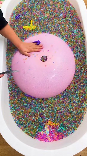 Balloon vs. Knife — will it pop? | Robey Kenel