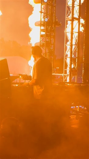 The pyro goes hard at the end 🔥 #ChrisLake #EDM #Escapade #Ottawa #GetCloser | SiriusXM Canada
