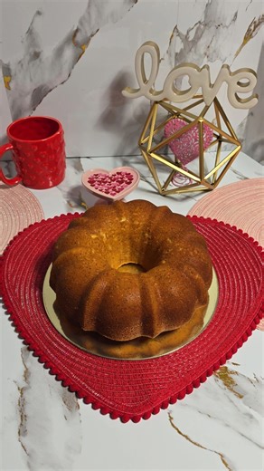 Cakes & Sweets | Valrett Cake on Instagram: ""In Valrett we are already preparing all the mixes of the day ✨ Vanilla, chocolate, red velvet, banana and many more. All fresh, artisanal and made from scratch. Is your order already on the list?" #valrettcake #artisanal bakery #creational bakery #personalized #confectioneryconamor En Valrett ya estamos preparando todas las mezclas del día ✨ Vainilla, chocolate, red velvet, banana y muchos más. Todo fresco, artesanal y hecho desde cero. ¿Tu pedido ya