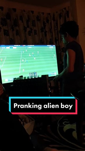 #fypシ #foryou #foryoupage #alien #memes #funnyy #comedy #joke #unknown #viral #featurethis #bloopers #trending #featuerme #prank #15svine #tiktokuk