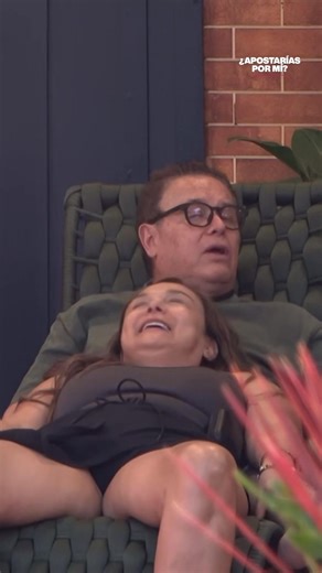 #Mario relató como #Brenda APARECIÓ como por arte de magia primero que él 😆😁#ApostaríasPorMí disponible en #ViX, #Univision, #UniMás y #LasEstrellas 📺💥 | Las Estrellas