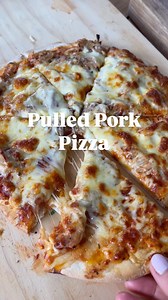 BBQ Pulled Pork Pizza 🍕 This was sooooo delicious, I used my slow cooked BBQ pork recipe but any pulled pork or chicken would taste great 😋 Makes 2 pizzas ✨ Ingredients: * 2 pizza bases * 6 Tbsp caramelised onion relish * 400g pulled pork * 80g cream cheese * 300g grated mozzarella * 1 spring onion, finely chopped To serve * 2 handfuls fresh rocket, 20g * Salt and pepper Method: 1. Preheat the oven to 220°C fan bake. 2. Spread the caramelised onion relish over each pizza base. 3. Distribute th
