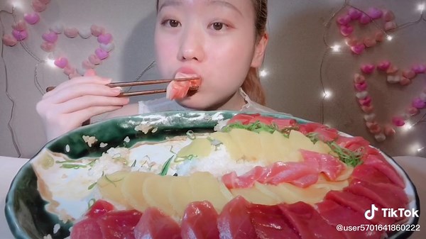 YouTube見に来てね✨ #マグロ #大トロ #咀嚼音 #食べる #大食い #asmr #asmrvideo #asmrvideos #eating #eatingsounds #eatingshow #mukbang #mukbangeatingshow #youtube