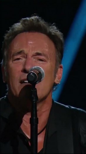 John Fogerty & Bruce Springsteen Sing “Pretty Woman”