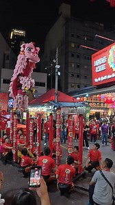 227K views · 1.1K reactions | Acrobatic Lion Dance - Chap Goh Mei 2025 Jalan Alor - Kuala Lumpur 加影育華龍獅團 Yu Hua Dragon & Lion Dance Association-Kajang | Lions and Dragons Asia | Facebook