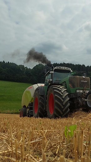 Efficient Hay Baling with Fendt 926 & Claas Quadrant 5200FC