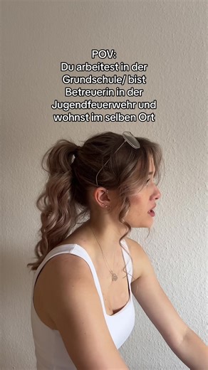 Seid ihr in irgendeiner Form in der Jugendarbeit aktiv? Wenn ja, in welcher? ☺️🚒 #feuerwehr #firedepartment #fire #firefighter #firefighters #firefighting #jugendfeuerwehr #comedy #notfallsanitäter #med #medicine #112 #paramedic #rettungssanitäter #sanitäter #notarzt #doctor #arzt #pflege #einsatz #reels #retterherz