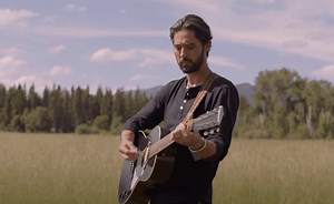 Throwback To Ryan Bingham’s Acoustic Performance Of “Wolves” For ‘Yellowstone’ | Whiskey Riff