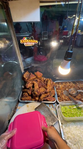 Bumalik ulet si ate dala niya ulet lagayan niya bilao sisig pero ilalagay sa laganyan niya solid talaga si ate suki natin yan #foodtrend #sisig #fyp #cravingssatisfied #yummyfood