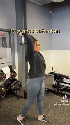 4 exercices pour renforcer le haut du corps avec des haltères. 💪 #gym #fitness #upperbodyworkout