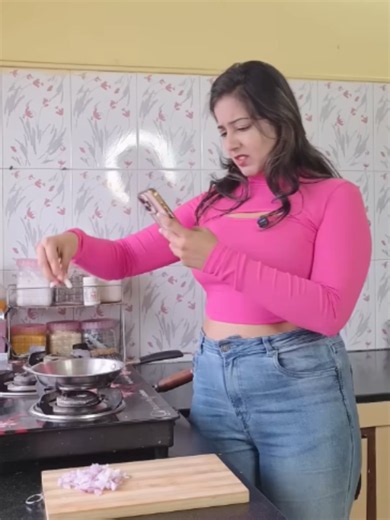 Relatable Food Vlogger Moments: The Real Behind-the-Scenes