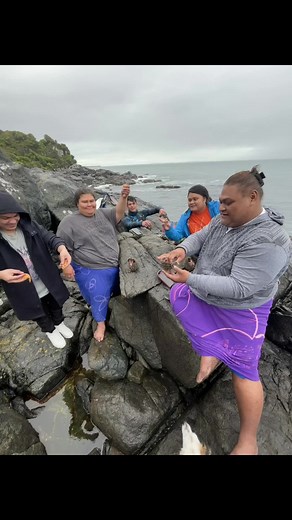 Exploring Maori Cuisine: Kina Sea Urchins Delicacy in Aotearoa