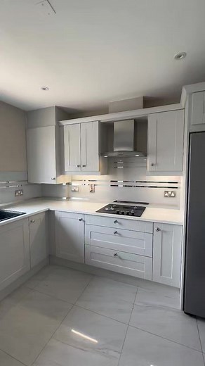 Kitchen grey color and Backsplash silver lines mirror #Kitchen #grey #color #mirror | 3D Splashbacks