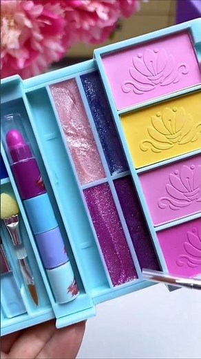 How about something like "Magical Frozen Makeup Kit Gift" or "Enchanting Anna and Elsa Makeup Set