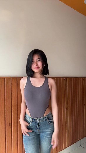 🍪V-shaped high quality top 🍪top with inside button 🍪colour also available 🍪Delivery all over Nepal . . . . . . . . . . . . . . . . #vshape #top #newone #lover #uniquecollection #nepal🇳🇵#fy #summertime #croptop #video