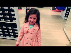 ემილია მშობლებთან ერთად მიდის ფეხსაცმლის საყიდლად