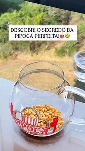 Que tal uma pipoquinha feita em casa?🤩 Só se for com a nossa PIPOQUEIRA DE MICROONDAS! Você pode fazer sua própria pipoca em menos de 5 minutos! 😱 Além de ser resistente ao calor ela tem uma tampa de silicone para você colocar manteiga 🧈 sua pipoca vai ficar muito mais saborosa!❤️ APROVEITE AS OFERTAS DO NOSSO SALDÃO COM ATÉ 70%OFF Comente PIPOCA para receber o link!✨ #eladecora #bauru #pipoca | Ela Decora