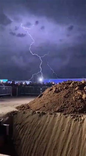 ⚰️ One Fall Into The Grave Pit Ends It All 😱