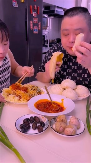 When i film the video, My dog is so busy and it keeps barking 😥