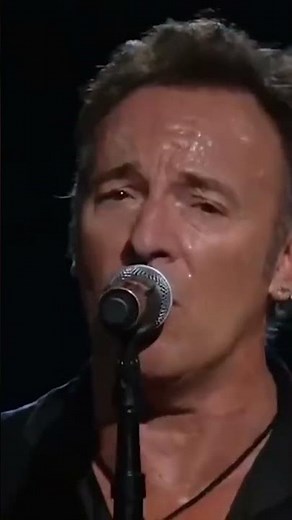 John and @brucespringsteen cover Roy Orbison’s “Pretty Women”