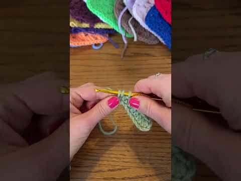 Day 13: Changing Colors Mid-Row & End of Row (SC + HDC)