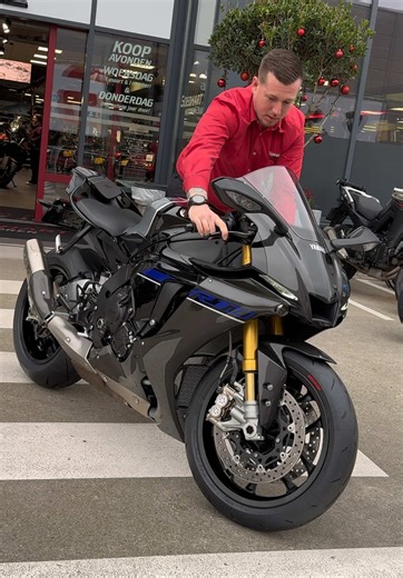 Ga jij knallend het nieuwe jaar in met deze Yamaha R1M occasion? 😍 #yamaha #r1m #superbike