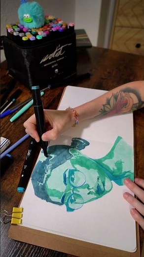 Dibujo un retrato con colores primarios (azul)